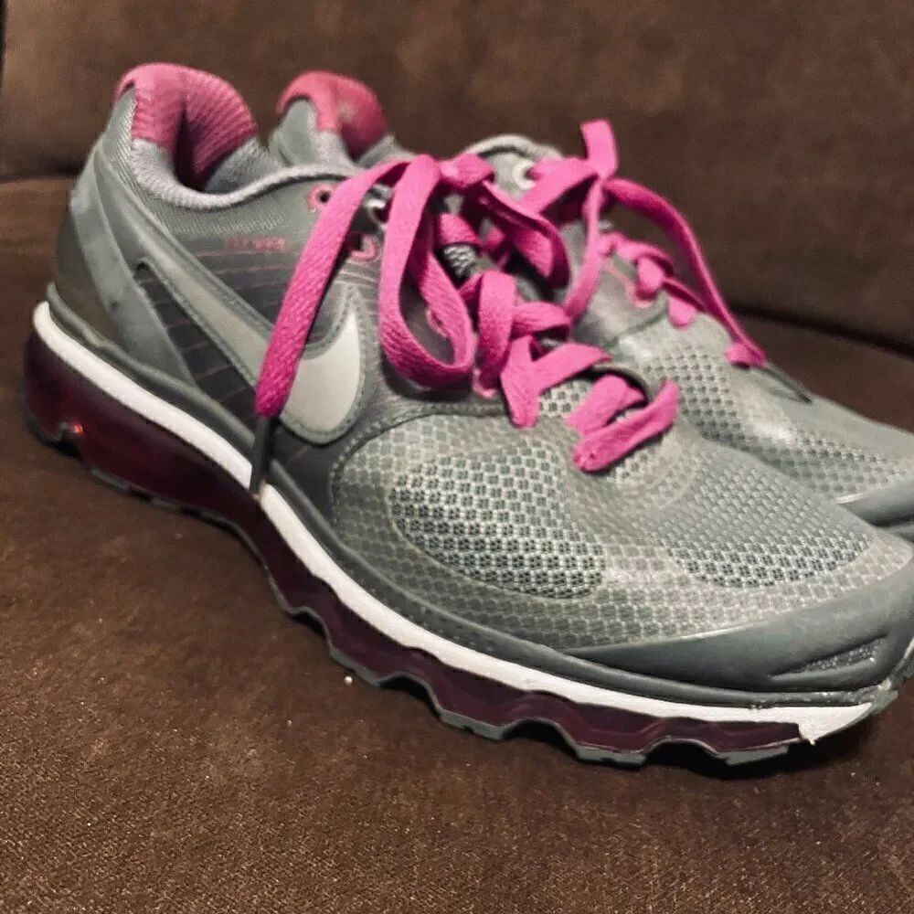 Excellent Nike Air Max 2010 grey magenta 8.5 us womens 40 EUR 6 UK